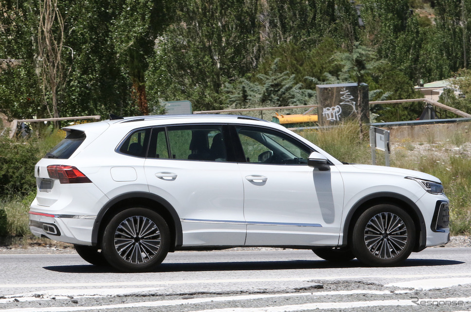 VW ティグアン PHEV 次期型プロトタイプ(スクープ写真)《APOLLO NEWS SERVICE》