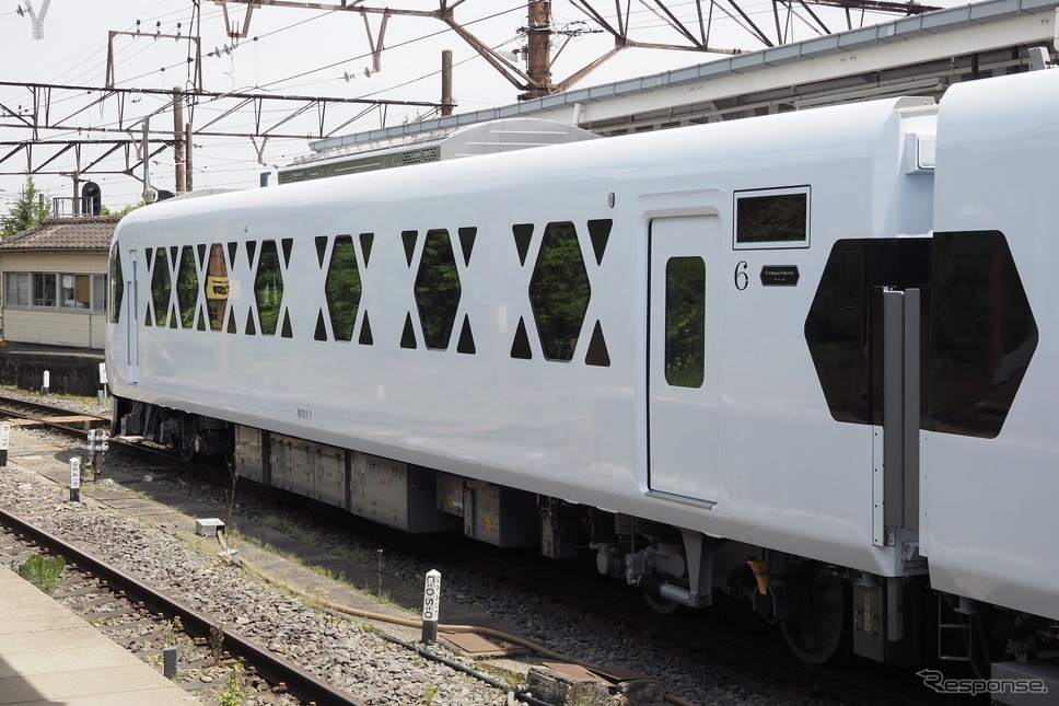 東武鉄道N100系スペーシアX：6号車（東武日光駅）《写真撮影 高木啓》
