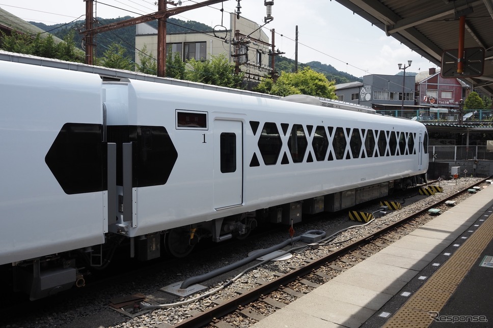 東武鉄道N100系スペーシアX：1号車（東武日光駅）《写真撮影 高木啓》