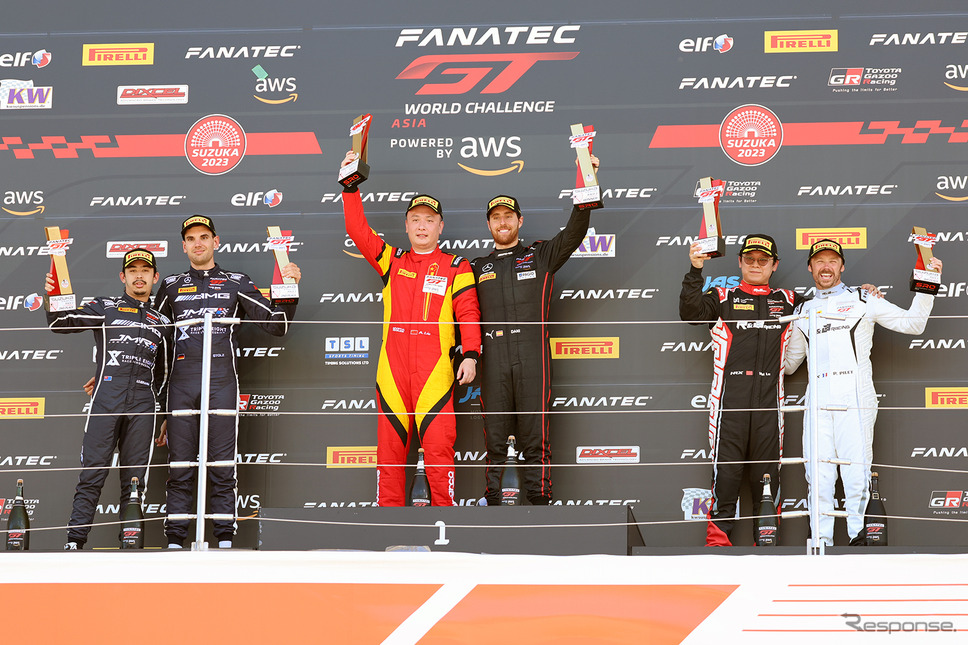 総合優勝を争ったGT3クラス表彰式《撮影 竹内英士》