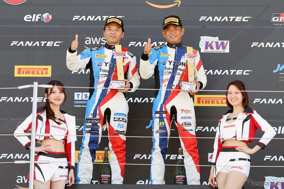 GT4クラス表彰式《撮影 竹内英士》