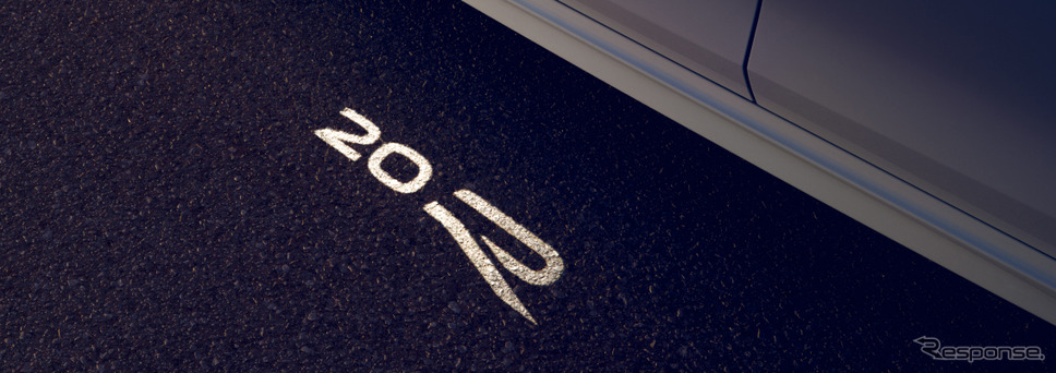 VW ゴルフR 20イヤーズ 専用ロゴプロジェクション《写真提供 フォルクスワーゲンジャパン》