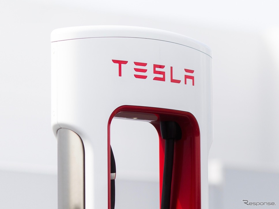 テスラの急速充電ネットワーク「スーパーチャージャー」《photo by Tesla》