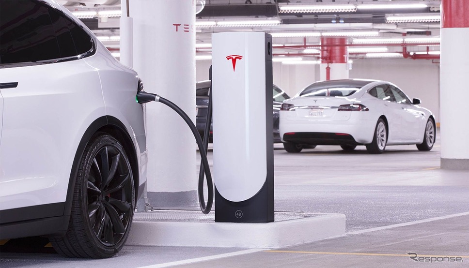 テスラの急速充電ネットワーク「スーパーチャージャー」《photo by Tesla》