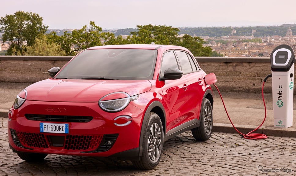 フィアット 600e の「RED」《photo by Fiat》