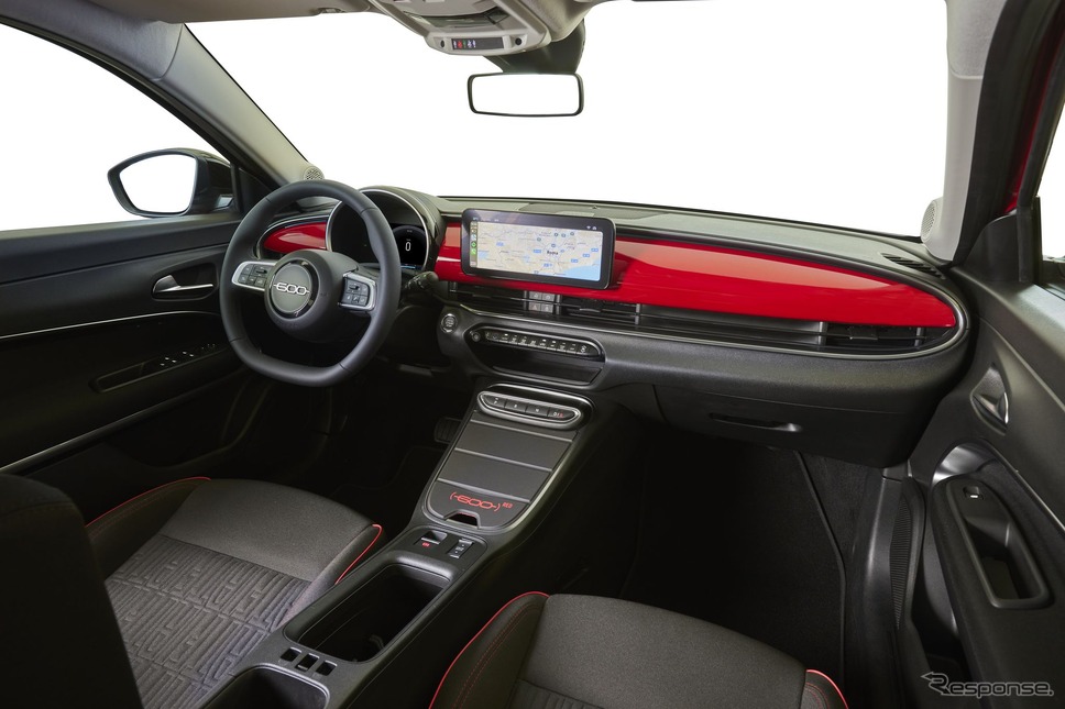 フィアット 600e の「RED」《photo by Fiat》