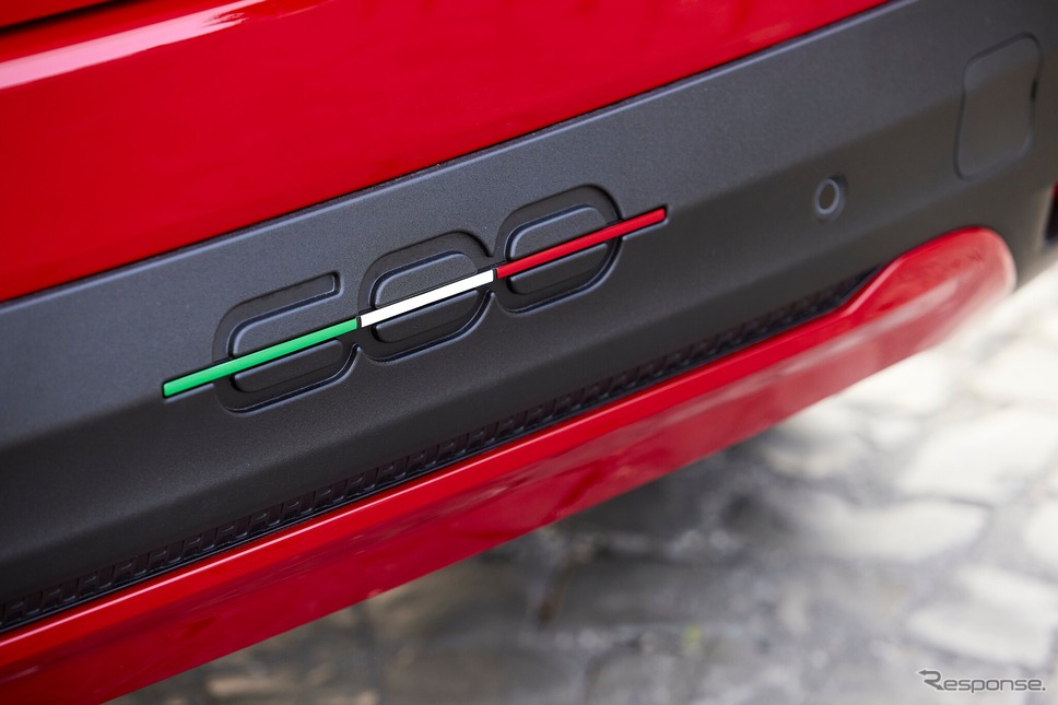 フィアット 600e の「RED」《photo by Fiat》