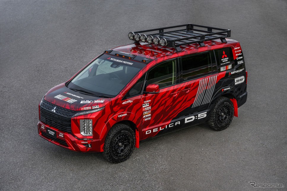 サポートカーの『デリカ D:5』《写真提供 三菱自動車》