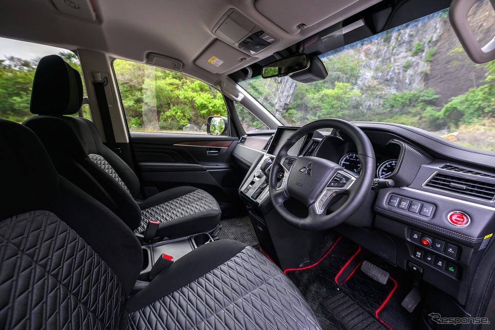 サポートカーの『デリカ D:5』《写真提供 三菱自動車》