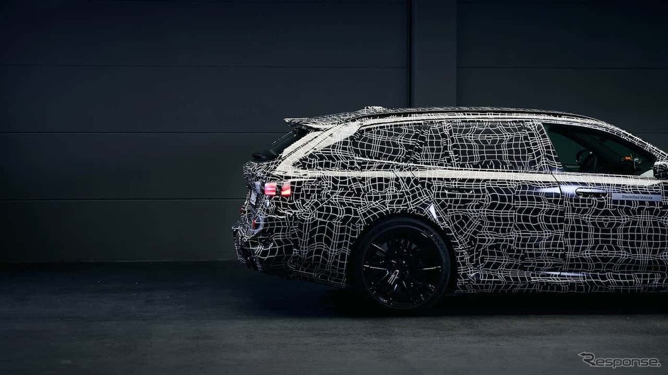 BMW M5ツーリング ティザーイメージBMW
