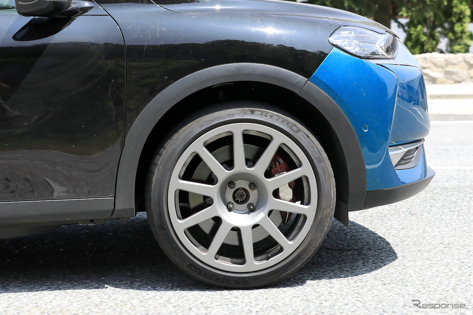 DS 3 E-TENSE スポーツ(仮)プロトタイプ(スクープ写真)《APOLLO NEWS SERVICE》