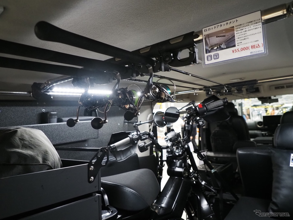 オグショーのパーツを詰め込んだデモカーのトランスポーター（ALL関東キャンピングカーフェア2023）《写真撮影 家本浩太》