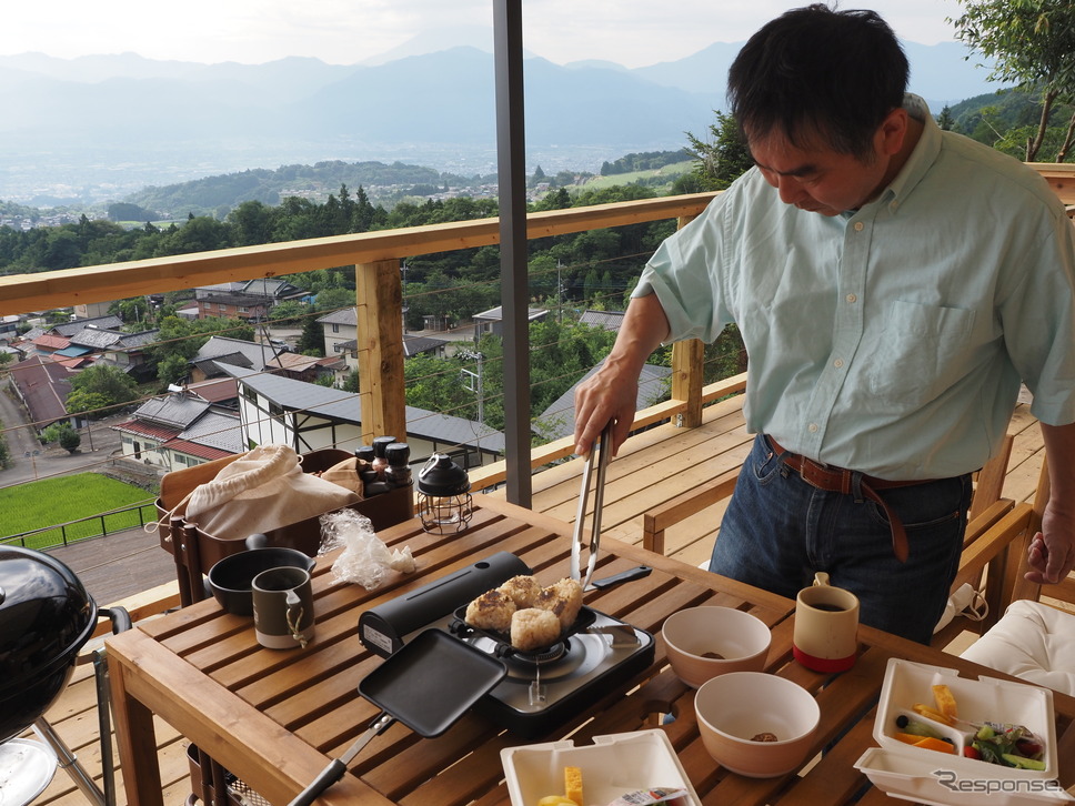 おそとのてらすでの朝食風景《写真撮影 家本浩太》
