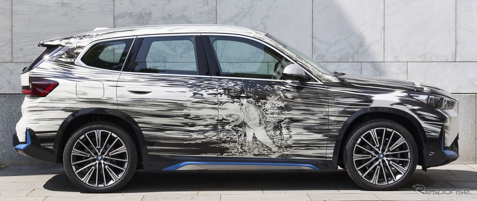BMW iX1 のアートカー《photo by BMW》