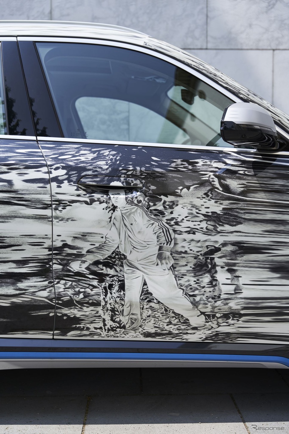 BMW iX1 のアートカー《photo by BMW》