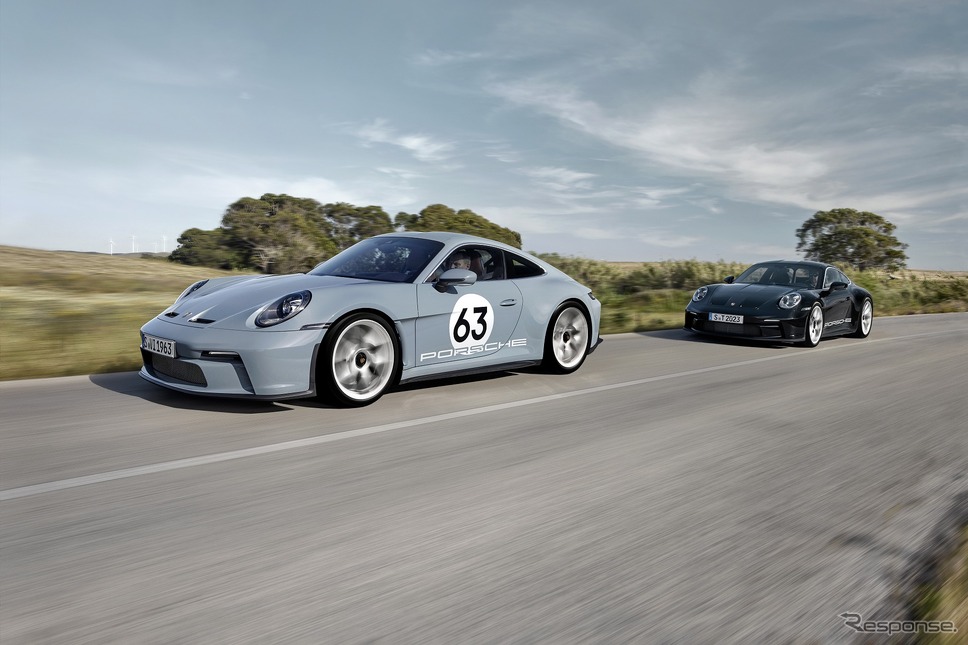 とポルシェ911 S/T ヘリテージデザインパッケージ(手前)とポルシェ911 S/T(奥)《写真提供:ポルシェジャパン》