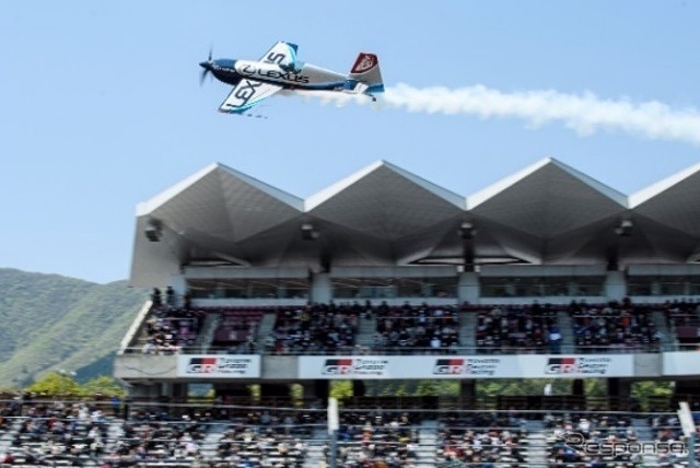 Yoshi MUROYA × LEXUS Air Racing Flight　(c) Taro Imahara PATHFINDER《写真提供 富士スピードウェイ》