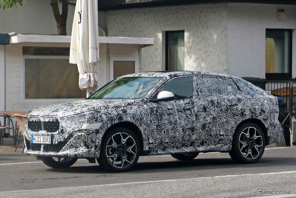 BMW X2 次期型プロトタイプ（スクープ写真）《APOLLO NEWS SERVICE》