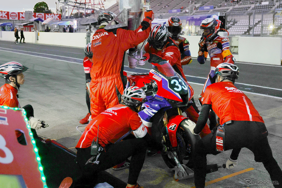 #33 Team HRC with Japan Postのピット作業《撮影 竹内英士》