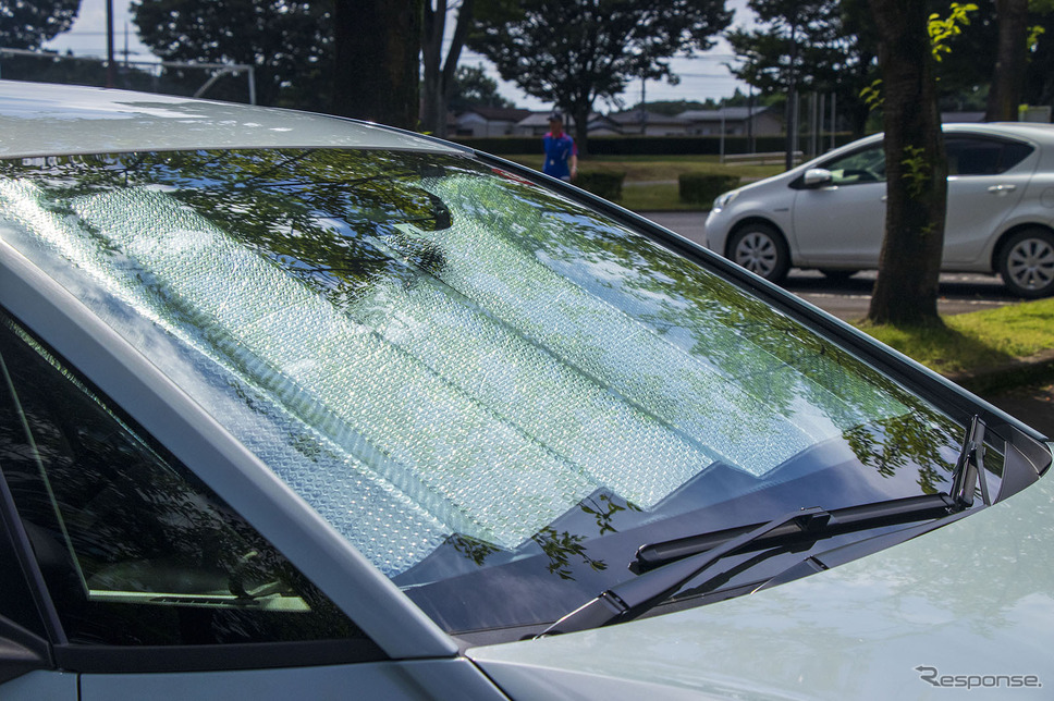 効果は限定的？ それでも「サンシェード」＋「窓開け」はやっておくべき！…駐車時の温度上昇対策【カーライフ 社会・経済学】Photo by photoAC