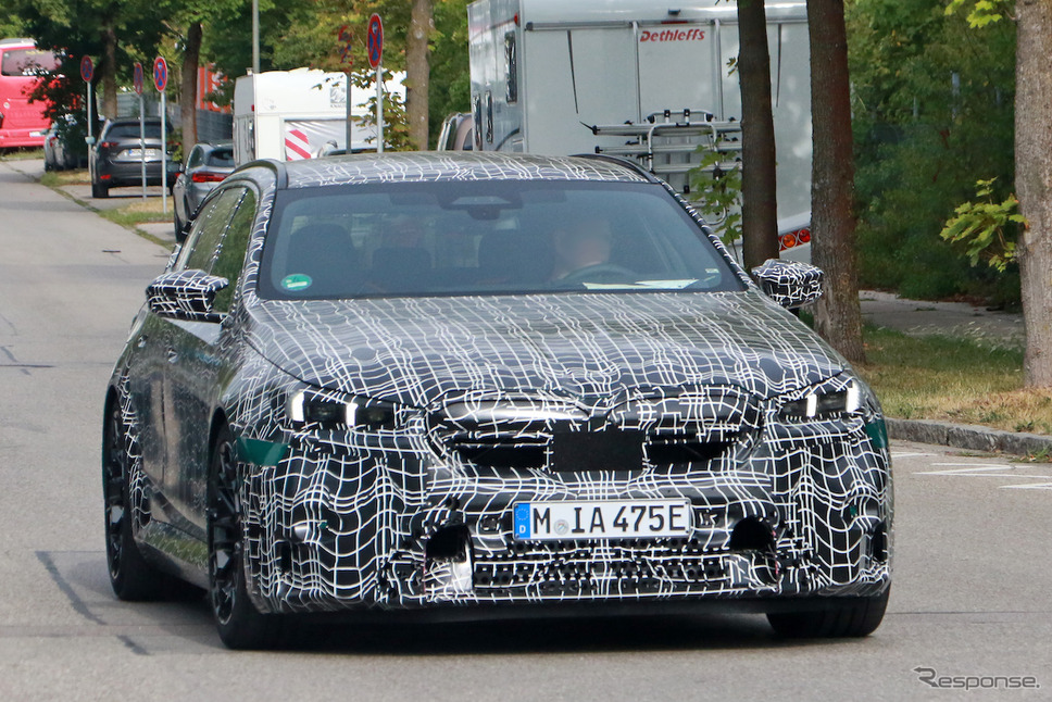 BMW M5 ツーリング プロトタイプ(スクープ写真)《APOLLO NEWS SERVICE》