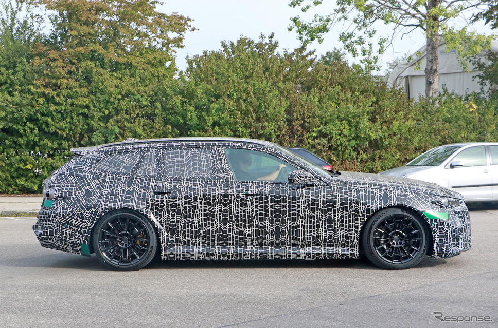 BMW M5 ツーリング プロトタイプ(スクープ写真)《APOLLO NEWS SERVICE》