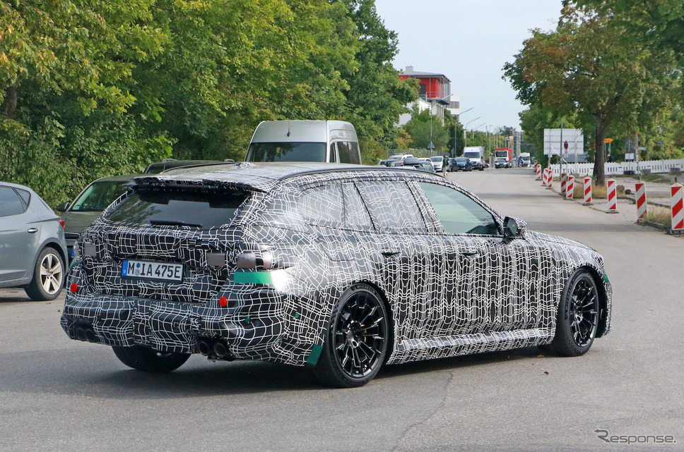 BMW M5 ツーリング プロトタイプ(スクープ写真)《APOLLO NEWS SERVICE》
