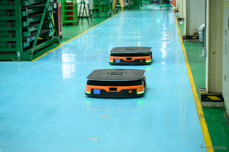 AGV(無人搬送車)で必要な部品を必要なときに運ぶことで現場スペースを簡素化する提供:TEIN