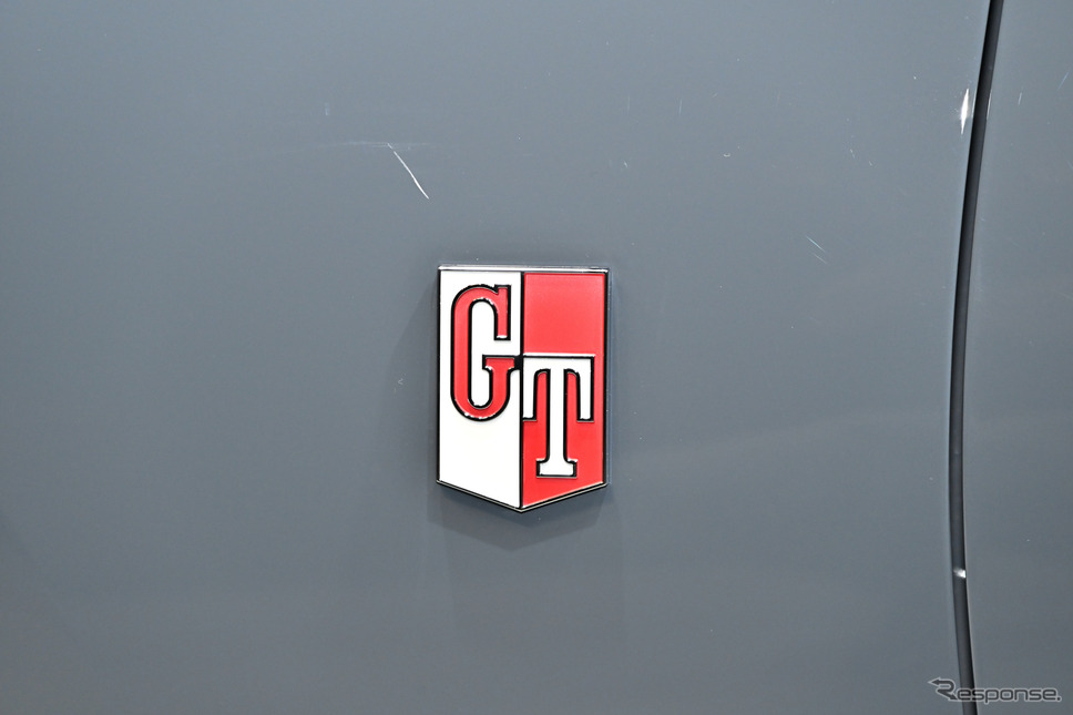 スカイラインNISMOのGTバッジ《写真撮影 雪岡直樹》