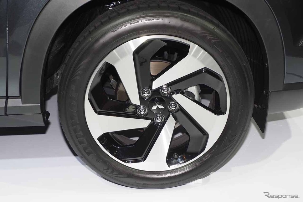 タイヤ&ホイールは225/50R18インチ(GAIKINDOインドネシア国際オートショー2023)《写真撮影 会田肇》