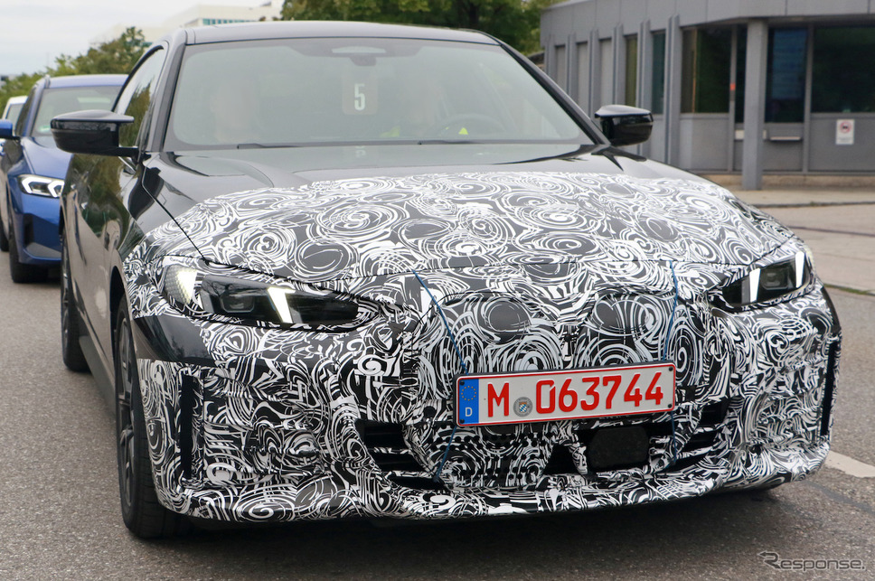 BMW i4 M50 改良新型プロトタイプ（スクープ写真）《APOLLO NEWS SERVICE》