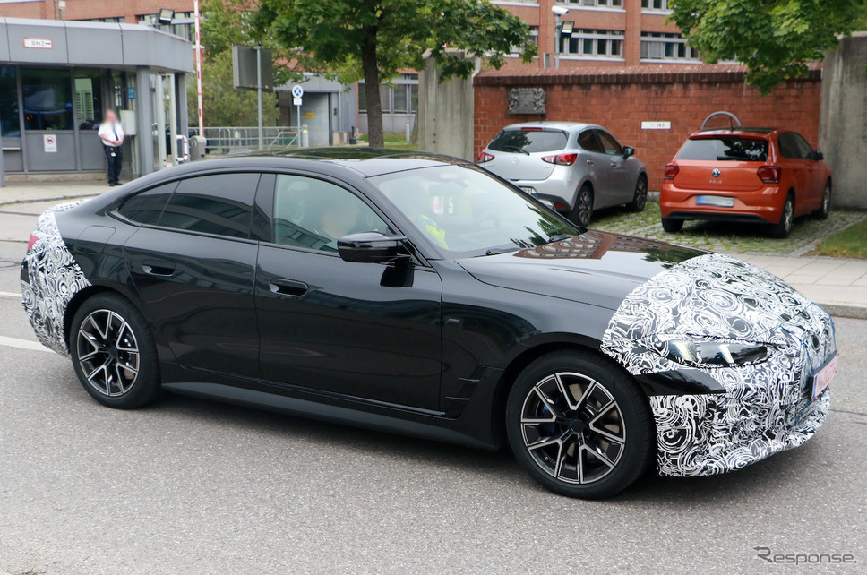 BMW i4 M50 改良新型プロトタイプ(スクープ写真)《APOLLO NEWS SERVICE》