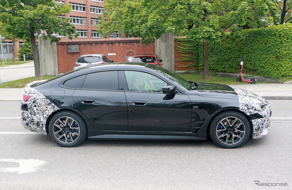 BMW i4 M50 改良新型プロトタイプ(スクープ写真)《APOLLO NEWS SERVICE》
