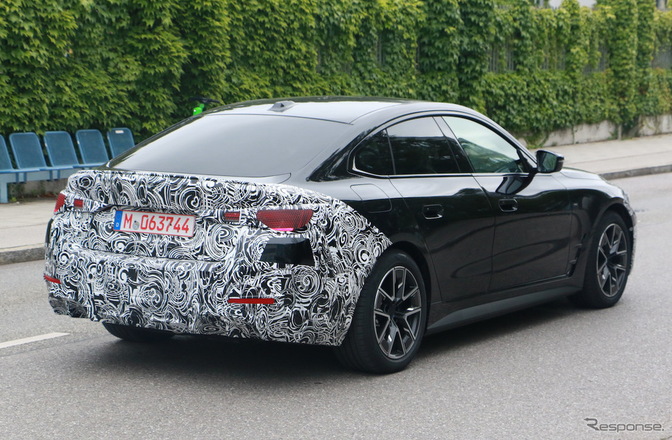 BMW i4 M50 改良新型プロトタイプ(スクープ写真)《APOLLO NEWS SERVICE》