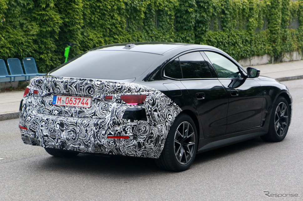 BMW i4 M50 改良新型プロトタイプ(スクープ写真)《APOLLO NEWS SERVICE》
