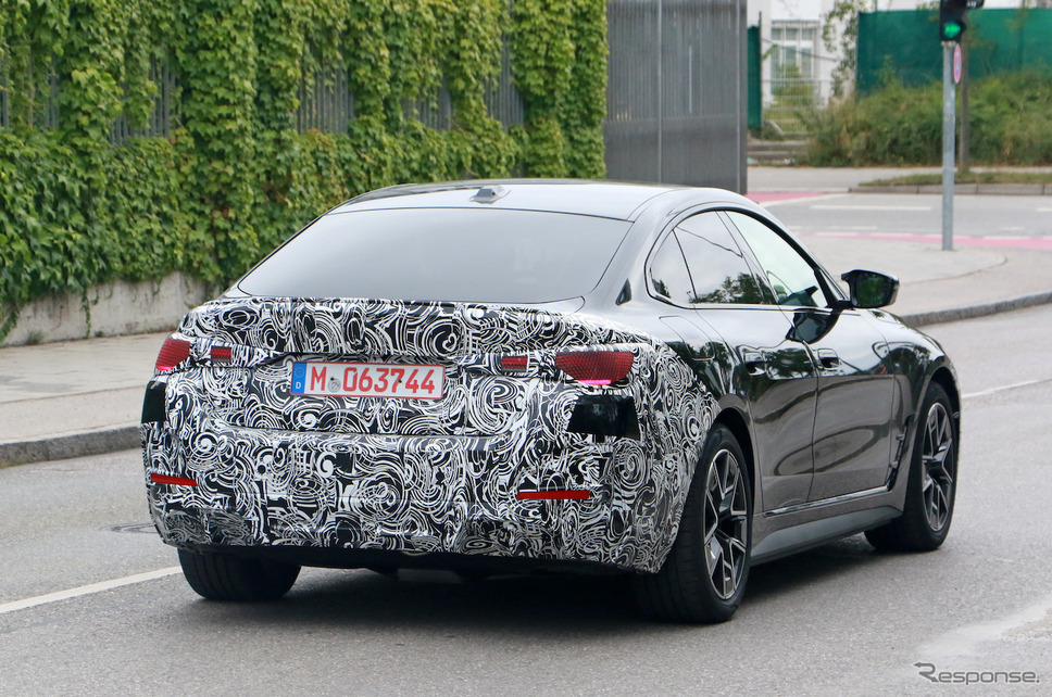 BMW i4 M50 改良新型プロトタイプ(スクープ写真)《APOLLO NEWS SERVICE》