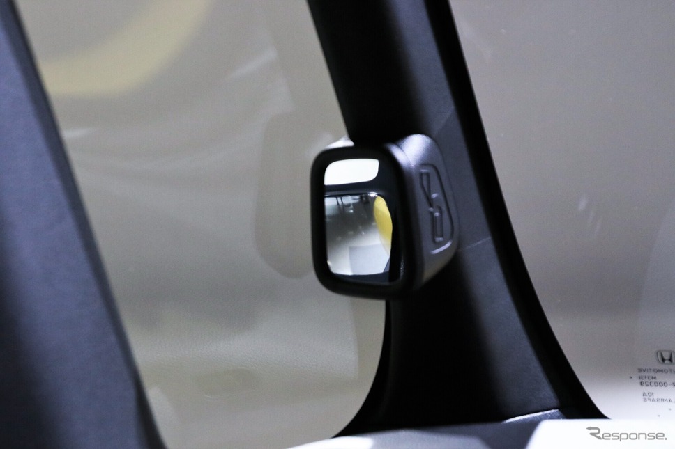 ホンダ N-BOX ピタ駐ミラーの前輪部分はAダッシュミラー付近で確認《写真撮影 内田俊一》