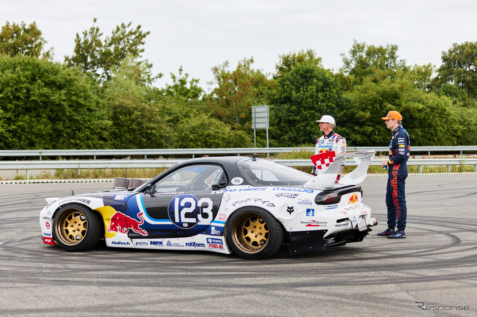 フェルスタッペンがドリフト走行《photo by Redbull》