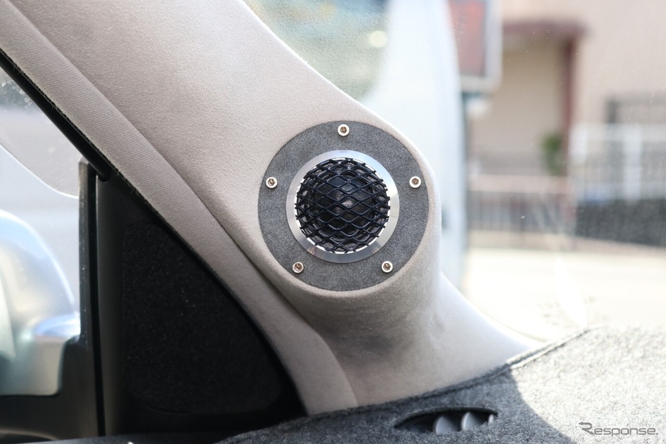 ツイーターにチョイスしたのはZRスピーカーラボのZR Prestige 25N。バッフル面を広く取る取り付けで性能を引き出す。