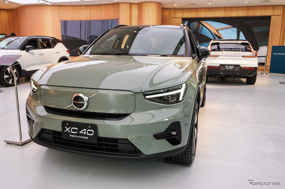 ボルボ XC40 リチャージ(手前)とC40 リチャージ(奥)《写真撮影 宮崎壮人》