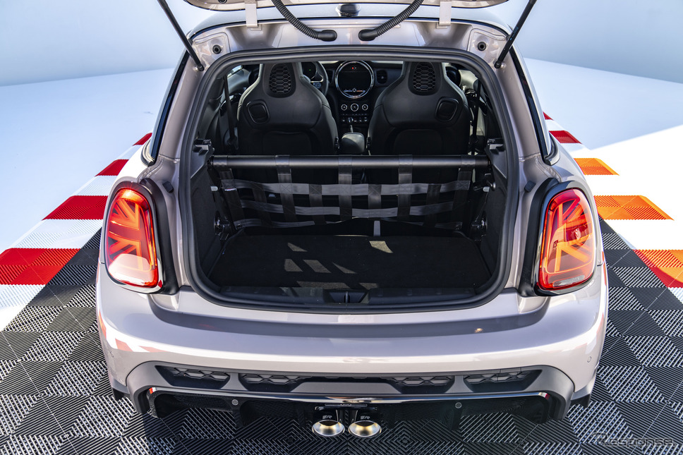 MINI ジョン・クーパー・ワークス の「ブルドッグ・レーシング・エディション」《photo by MINI》