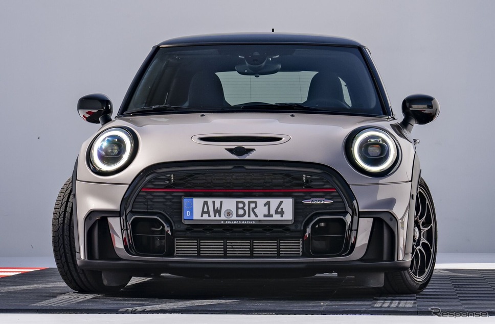 MINI ジョン・クーパー・ワークス の「ブルドッグ・レーシング・エディション」《photo by MINI》