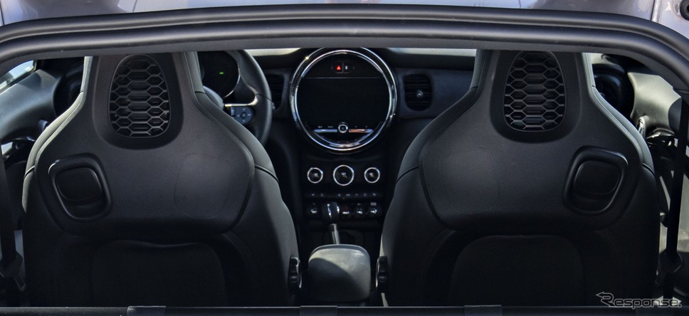 MINI ジョン・クーパー・ワークス の「ブルドッグ・レーシング・エディション」《photo by MINI》