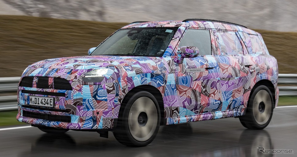 MINI カントリーマン(クロスオーバー)次期型のEVプロトタイプ《photo by MINI》