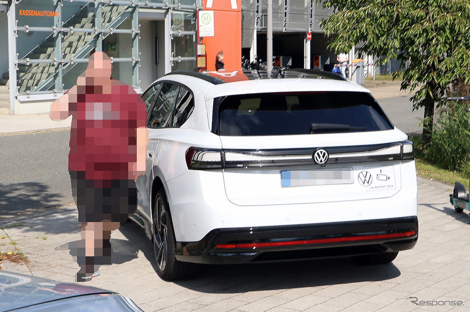 VW ID.7 ヴァリアント　市販型プロトタイプ　スクープ写真《APOLLO NEWS SERVICE》