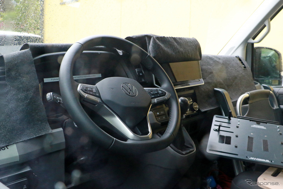 VW クラフター 改良新型プロトタイプ　スクープ写真《APOLLO NEWS SERVICE》