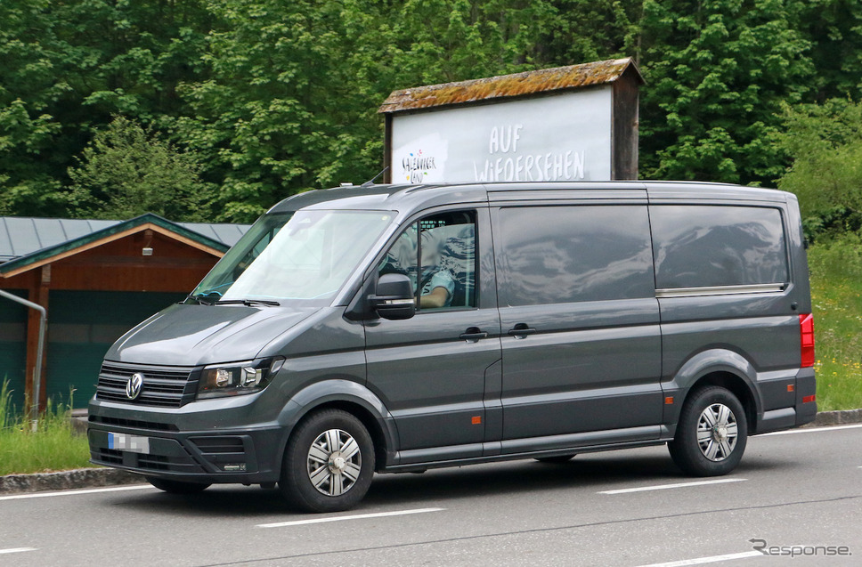 VW クラフター 改良新型プロトタイプ　スクープ写真《APOLLO NEWS SERVICE》