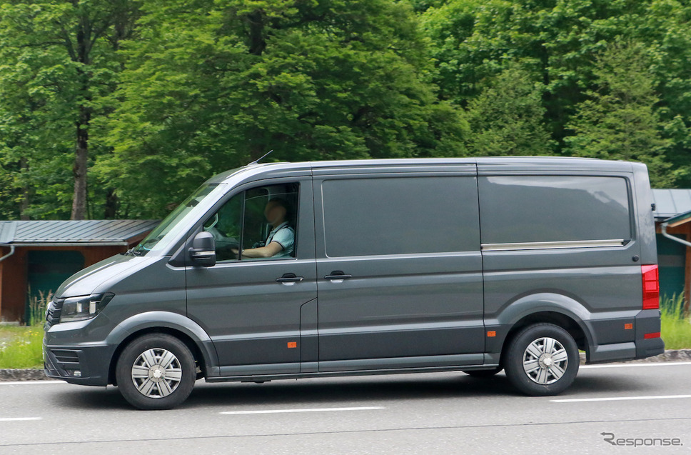 VW クラフター 改良新型プロトタイプ　スクープ写真《APOLLO NEWS SERVICE》