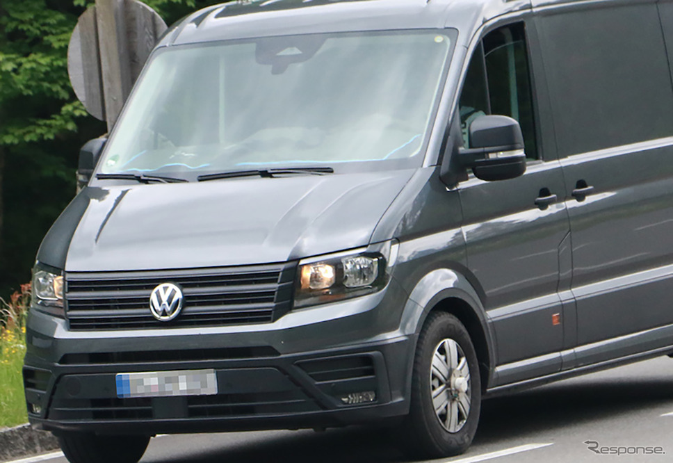 VW クラフター 改良新型プロトタイプ　スクープ写真《APOLLO NEWS SERVICE》