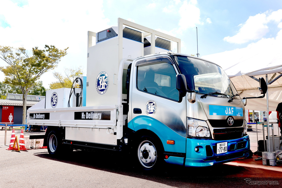トヨタとJAFが開発した給水素トラック。このトラック自体もFCEV《写真提供 トヨタ自動車》